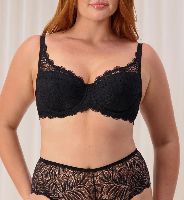 Triumph  Essential Lace Balconette Bra WHP (Black)