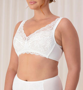 Triumph  Essential Lace Wirefree Bra (White)